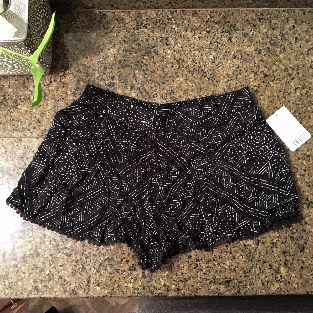 Black & white printed Ecote shorts